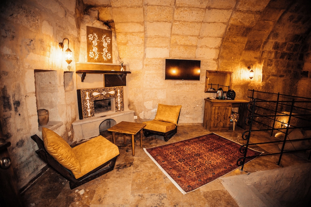 Suite, Courtyard View