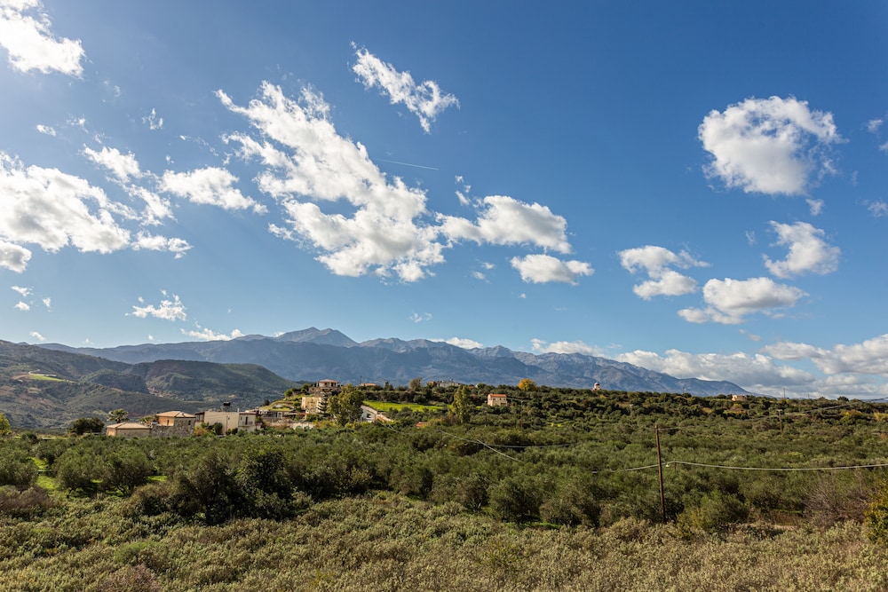 Villa Zea with Private pool, Panoramic Mountain Views