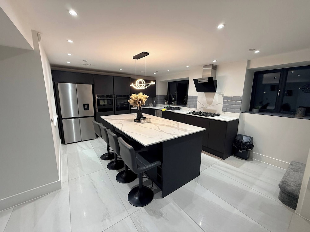 Luxury Home 5 Bedroom 3 Bathroom Games Room Parking, Foto 34