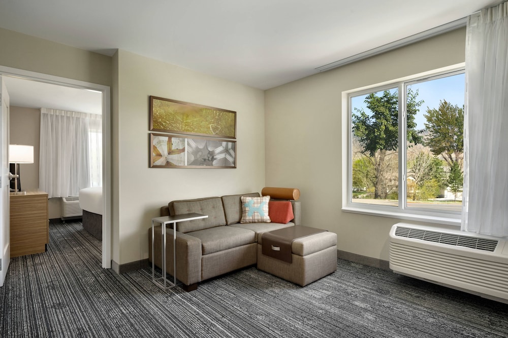 Suite, 1 Queen Bed - Photo 6