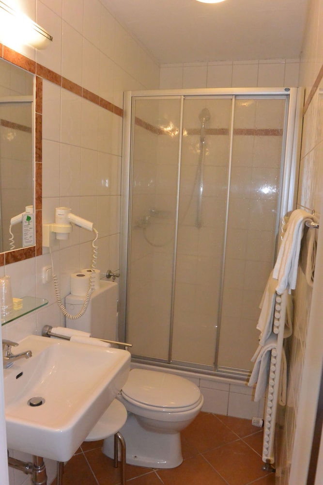 Double Room - Photo 11