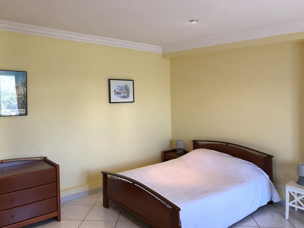 Classic Studio, Ensuite photo 1