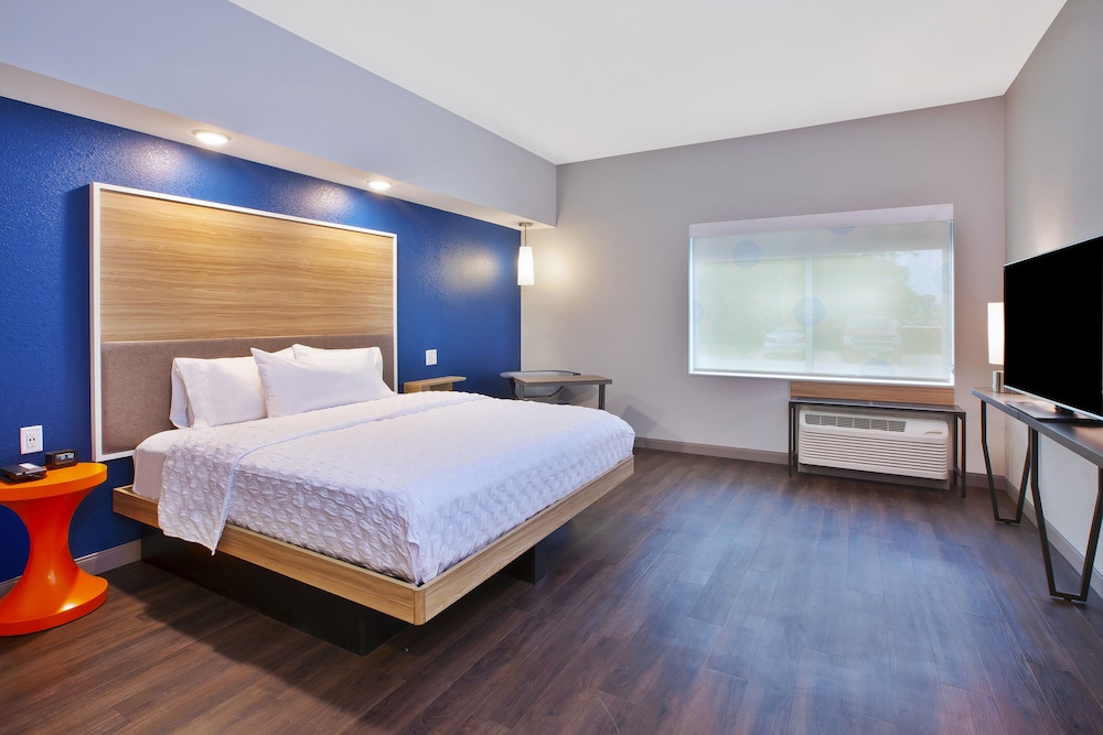 Room, 1 King Bed photo 2