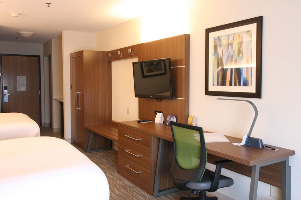Standard Room, 2 Queen Beds, Accessible Bathtub (Communications, Accessible Tub) - Photo 4