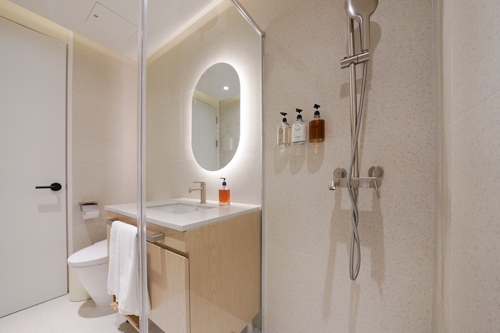 Annex Standard Triple Suite - Photo 2