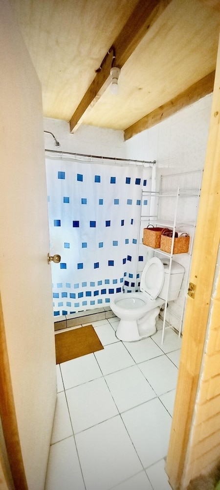 Basic Quadruple Room, Multiple Beds photo 3