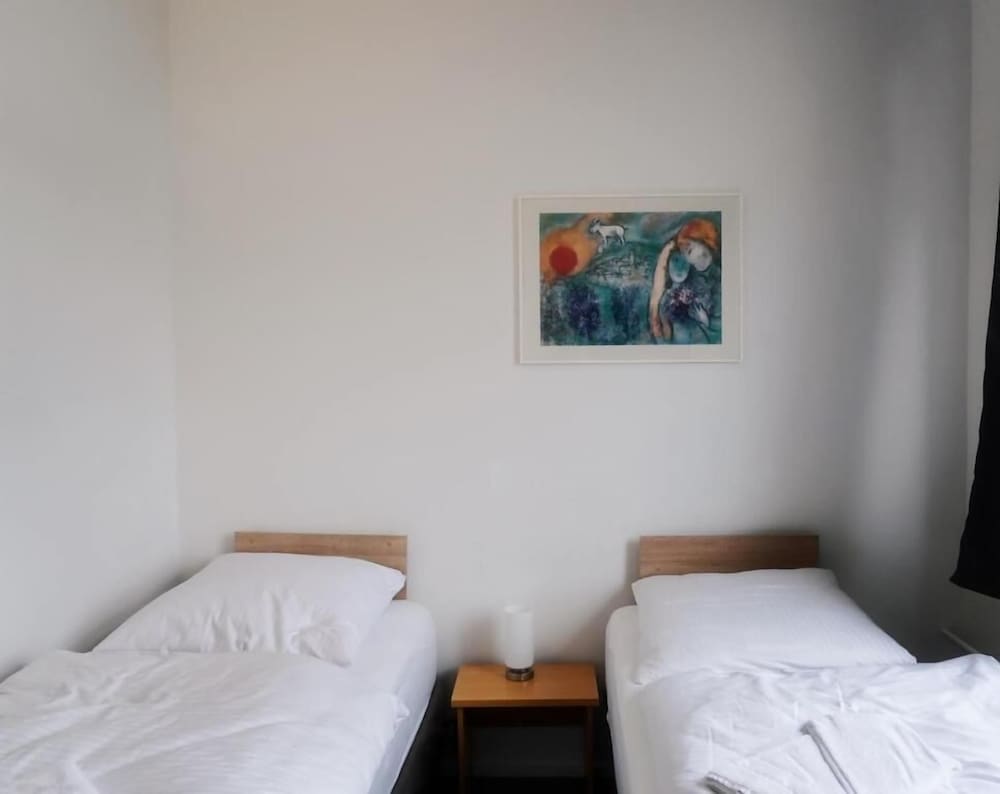 Doppelzimmer - Twin bed photo 2