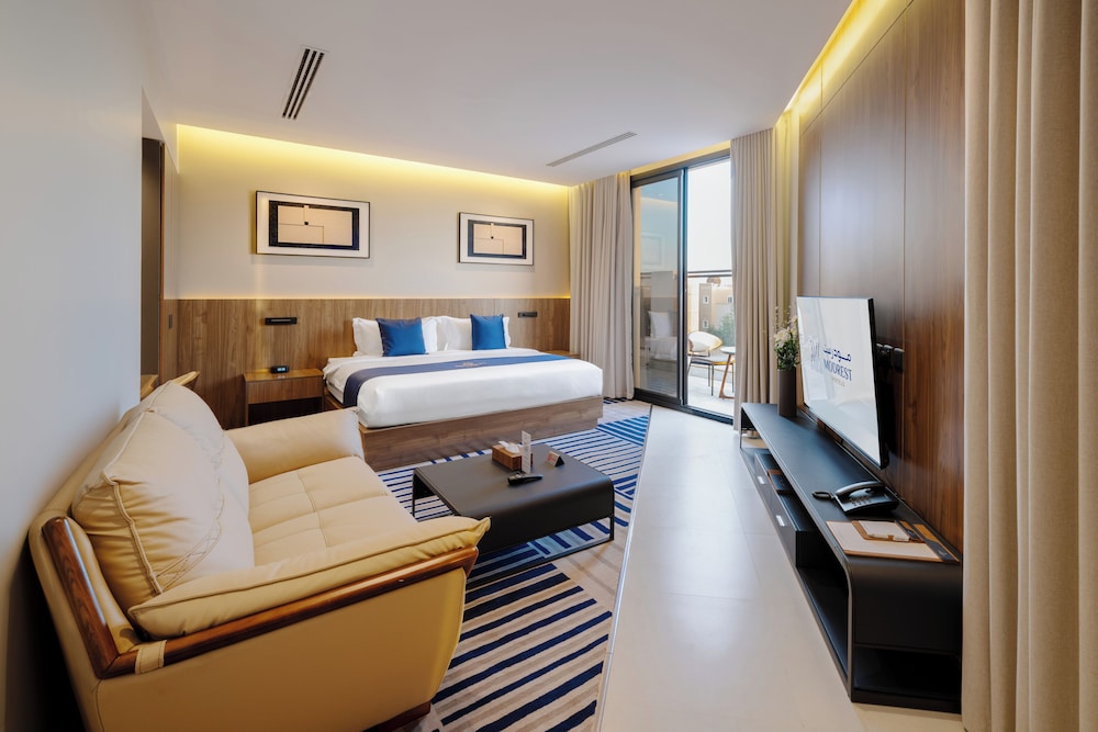 Executive Suite - Photo 2