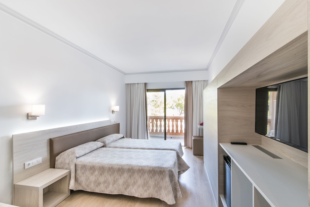 Double Room, Terrace (Privilege - 2 Adults + 1 Child) photo 2