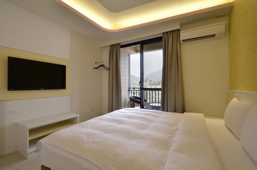 Standard Double Room, Bathtub, Mountain View photo 2