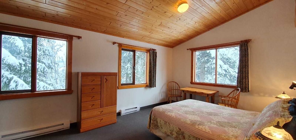 Senior Room, 1 Queen Bed with Sofa bed