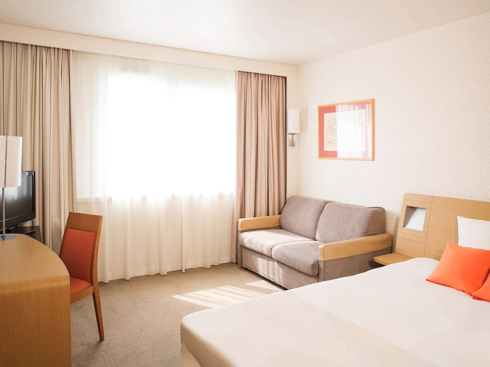 Superior Room, 1 Queen Bed with Sofa bed - Photo 1