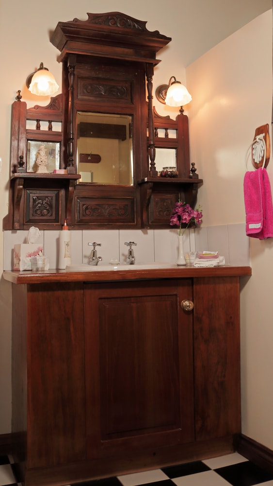 Rosella Room photo 2