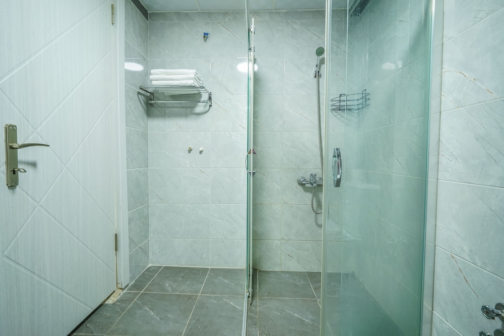 Quadruple Room - Photo 3