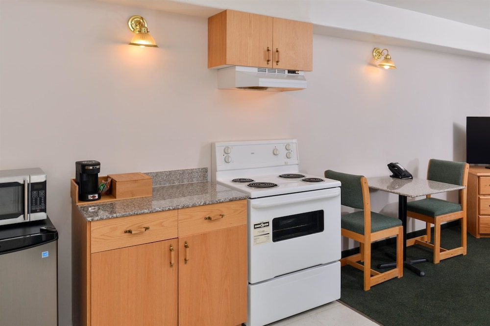 Room, 2 Queen Beds, Non Smoking, Kitchenette - Photo 6