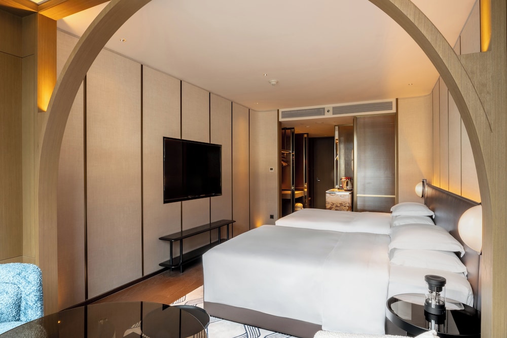 Standard Room, 2 Double Beds, Balcony, Garden View photo 1
