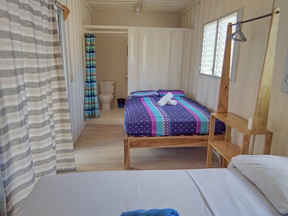 Economy Room, 2 Double Beds, Ensuite, Beachside photo 3