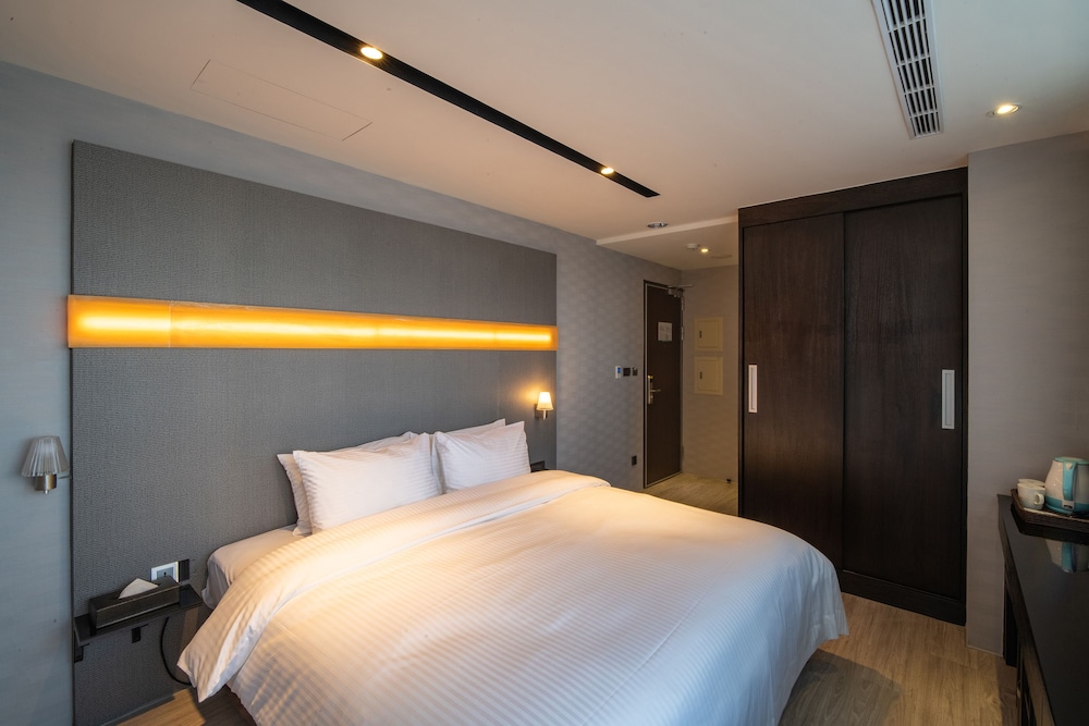 Elite Double Room, 1 Queen Bed, City View photo 1