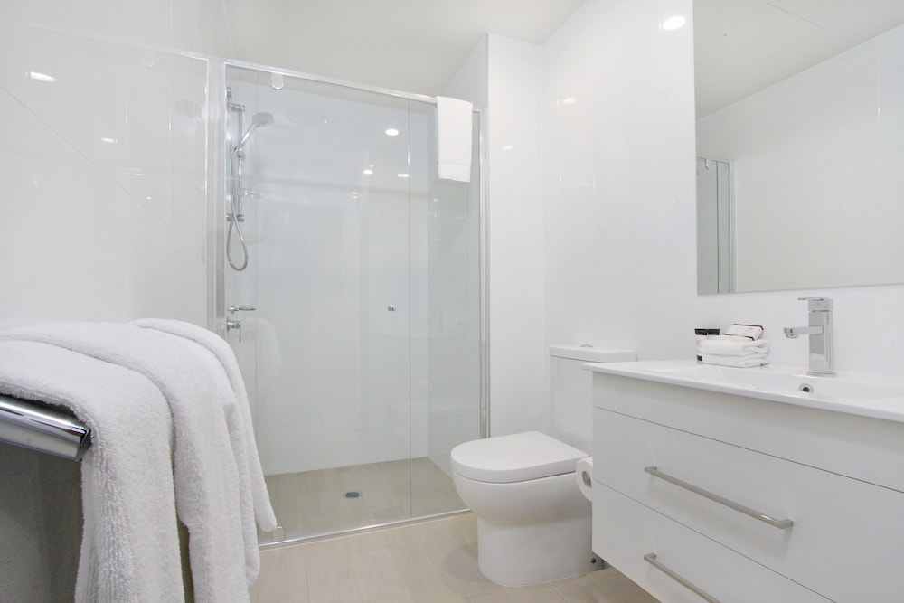 Apartment, 1 Bedroom (704/51 Mort Street) photo 3
