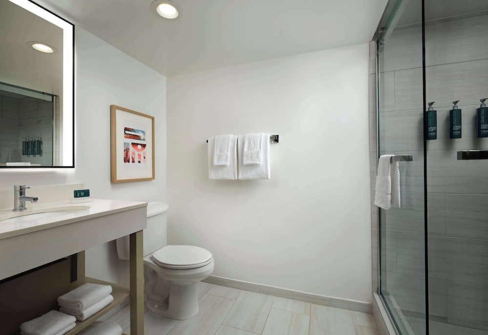 1 King Bed Suite Oceanview - Photo 9