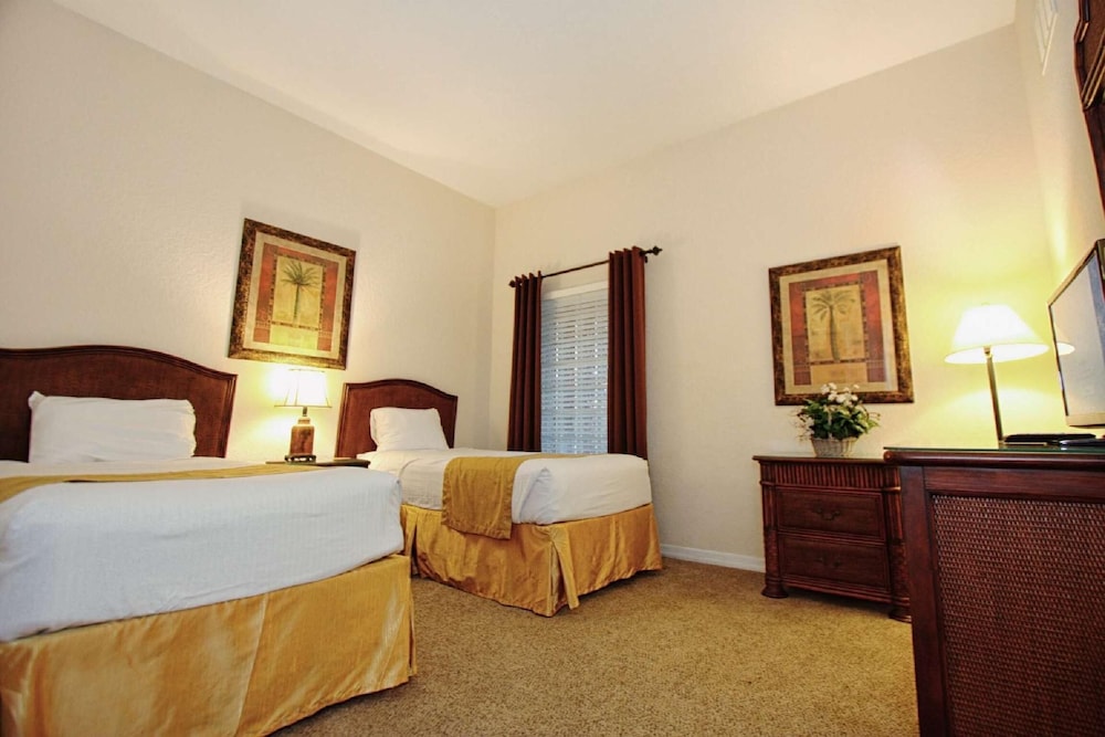 House, Multiple Beds (3060 Caribe Cove)