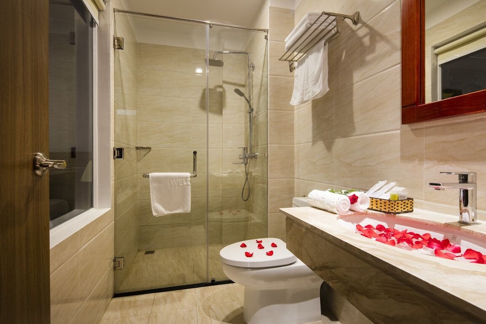 Deluxe Triple Room photo 2