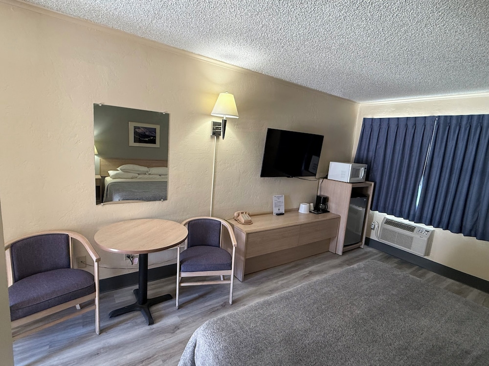 Signature Room, 1 King Bed photo 2