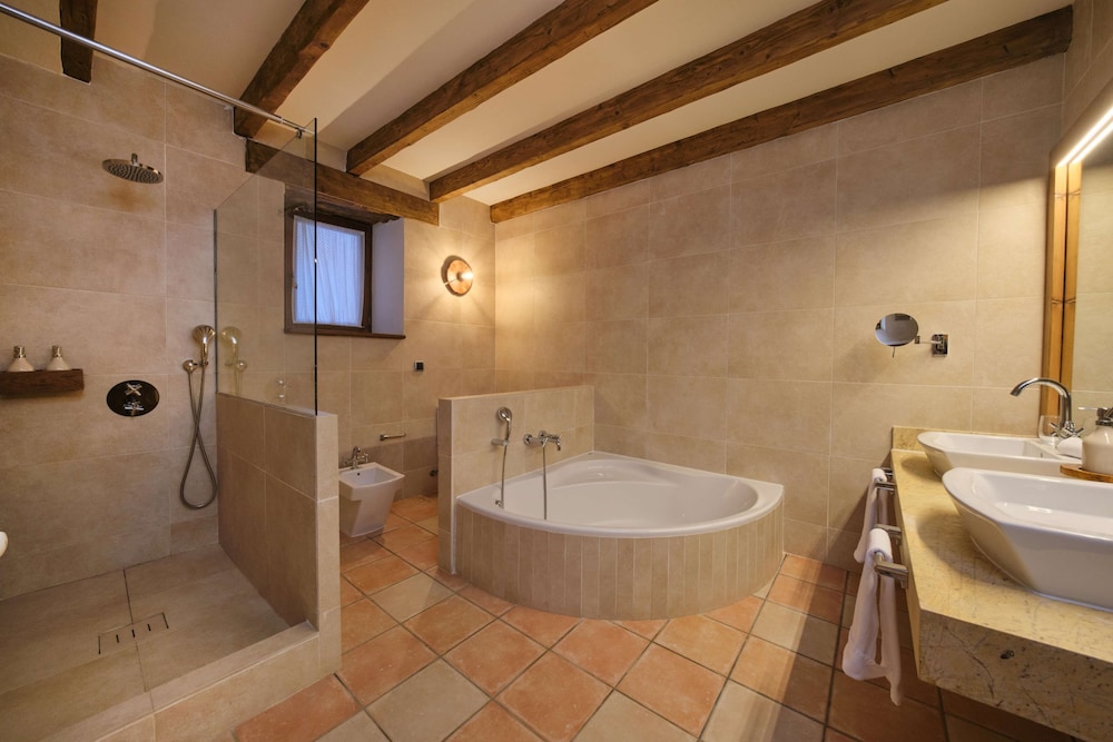 Junior Suite (Singular) - Photo 3