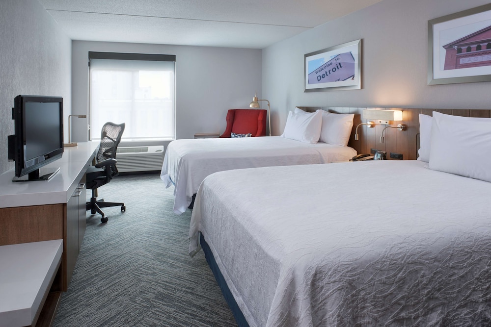 Room, 2 Queen Beds, Non Smoking (Drinks-Snacks) - Photo 2