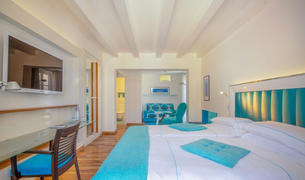 Superior Double or Twin Room photo 2