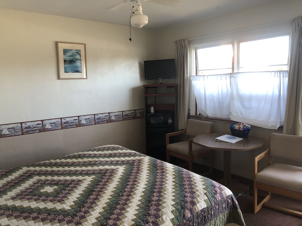 Standard Single Room, 1 King Bed - Photo 17