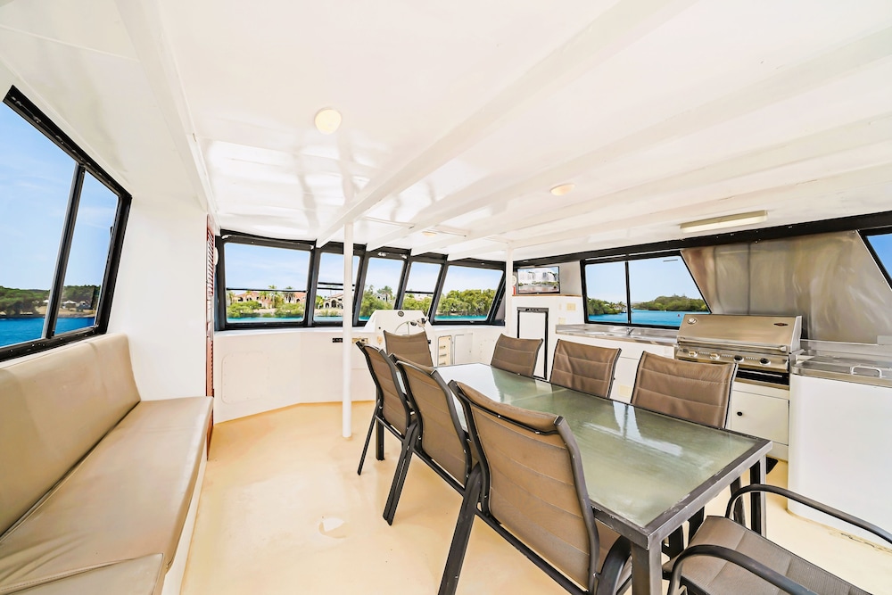 Luxury Houseboat, 4 Bedrooms (Shangri Lah) photo 2