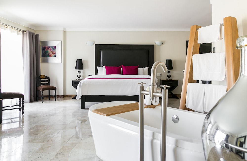 Suite (Master) - Photo 2