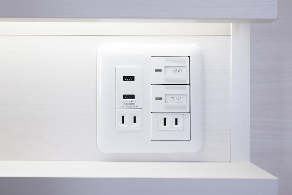 Standard Condo, Men only photo 3