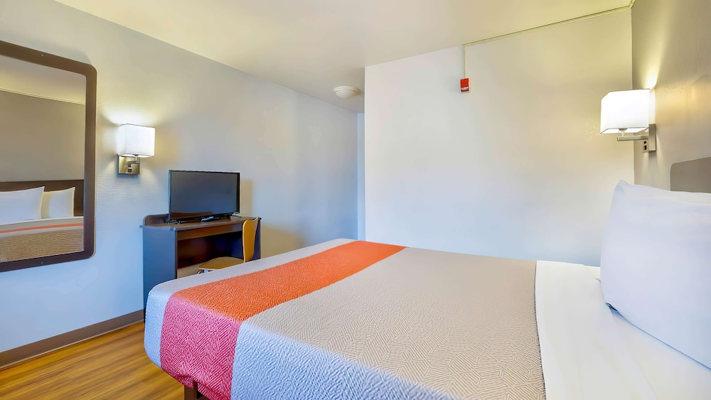 Standard Room, 1 Double Bed, Accessible, Non Smoking photo 1