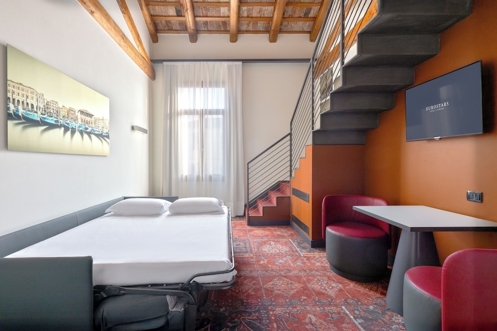 Suite, Canal View (2 Adults) thumbnail 6
