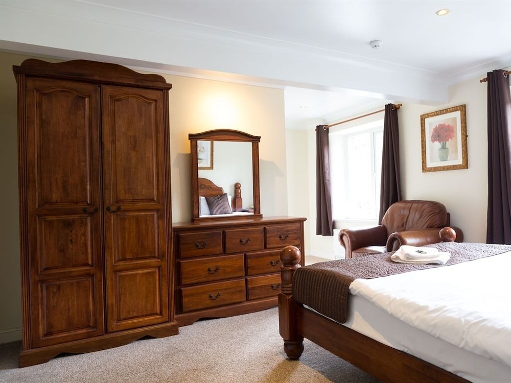 Suite, Ensuite photo 3