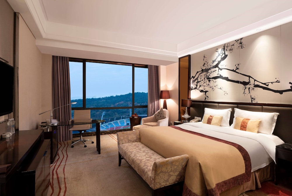 Executive Room, 1 King Bed, Smoking photo 1