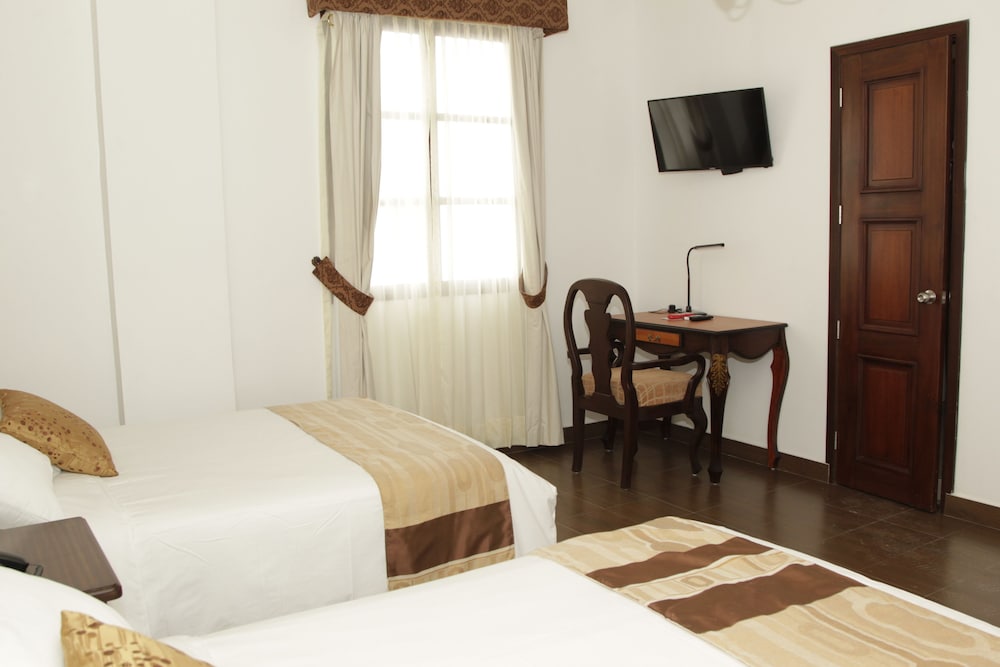 Twin Room, 2 Double Beds photo 2