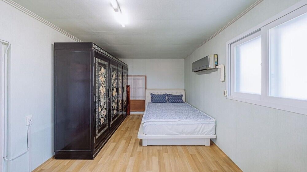 Room (private house) - Photo 4