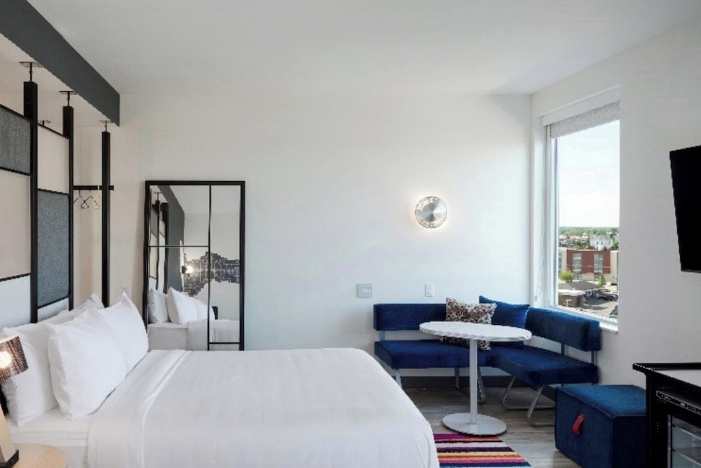 aloft, Room, 1 Queen Bed - Photo 4