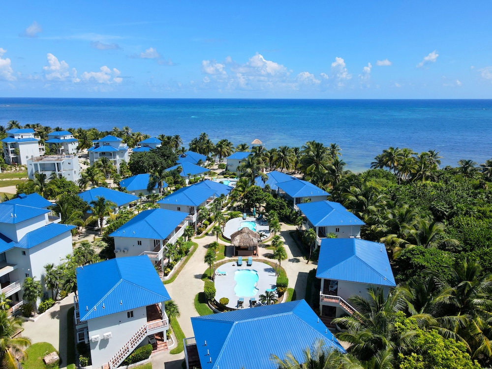 Standard Suite, 1 Bedroom, Pool View, 2nd Floor photo 3
