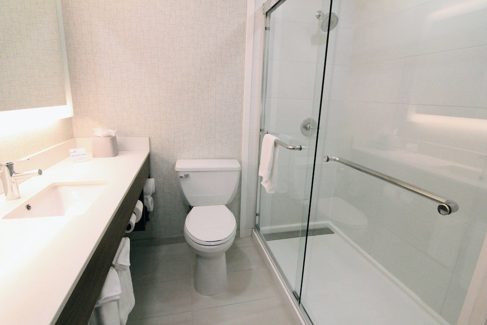 Standard Room, 1 King Bed, Accessible (Extra Floor Space) - Photo 5