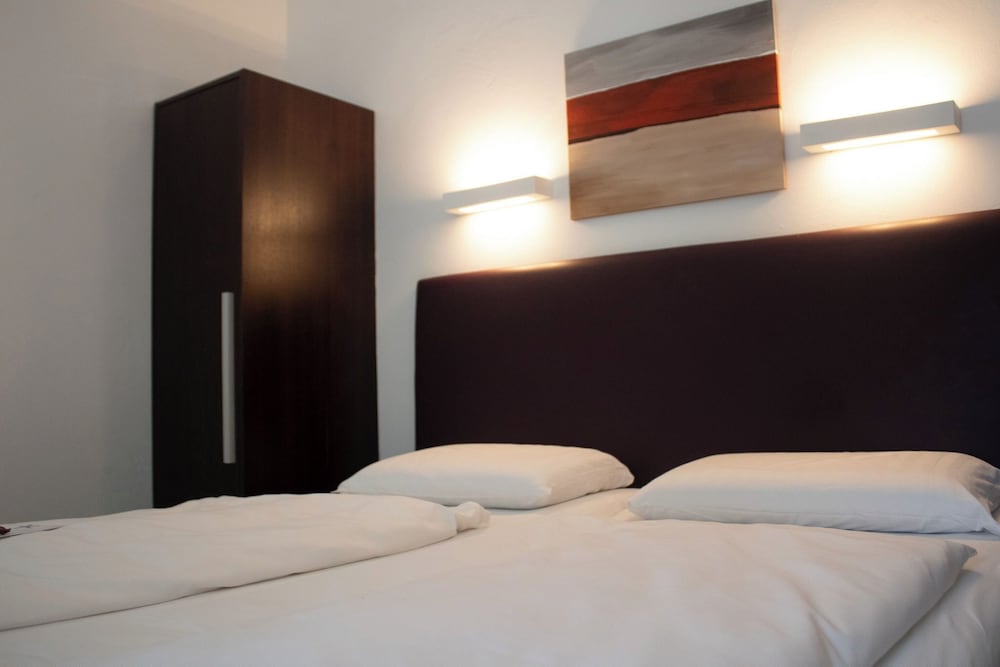 Standard Double Room - Photo 2