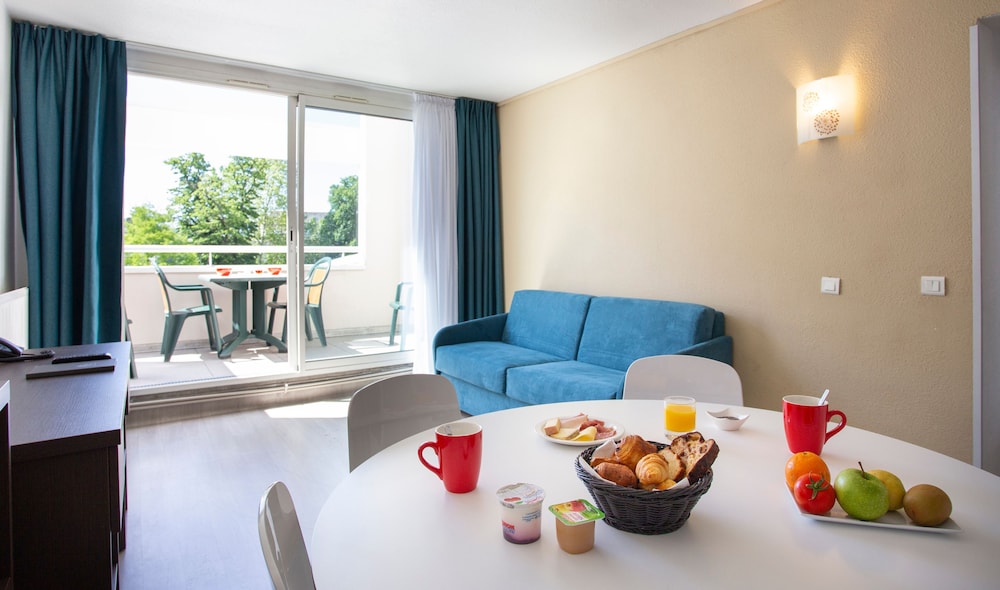 Grand Apartment, Balcony - Photo 1