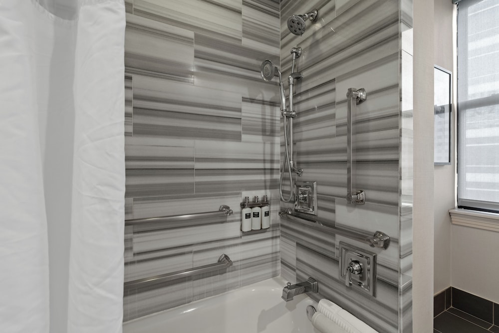Standard Room, 1 King Bed, Bathtub Grab Bars, Corner photo 2