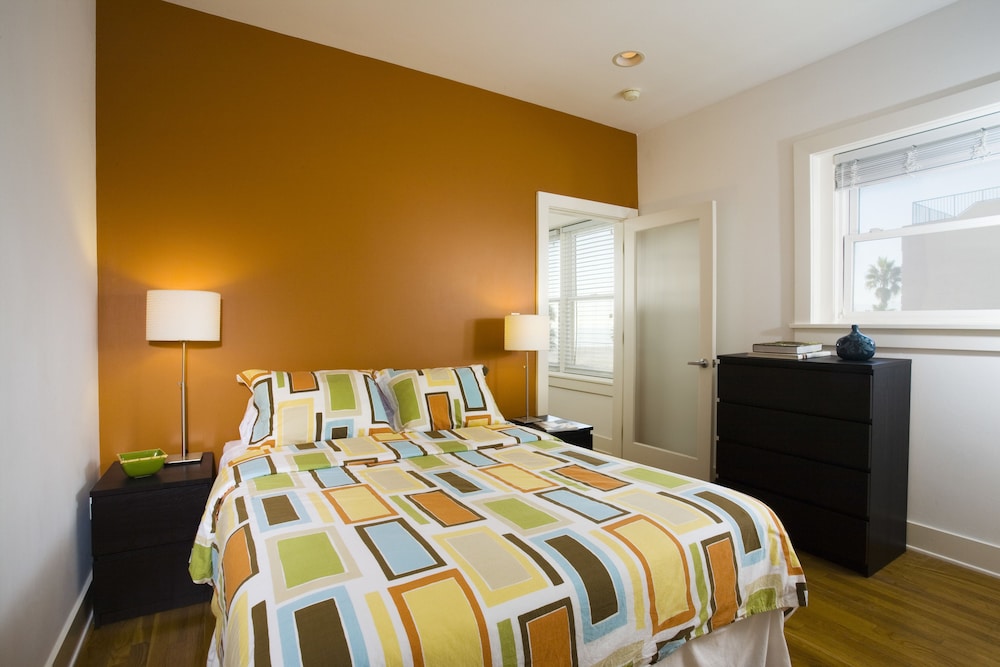 Junior Studio Suite, Street View