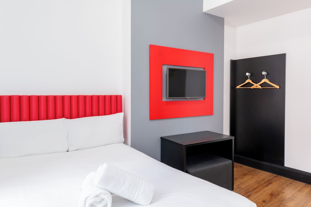 Superior Family Quadruple Room photo 3