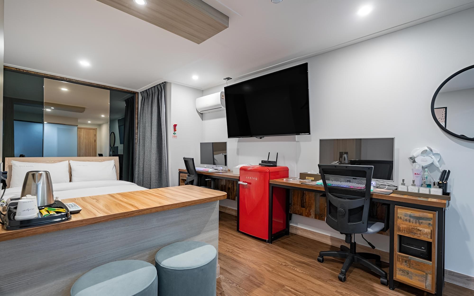 Room (Deluxe - Gaming 2PC (OTT TV)) photo 2