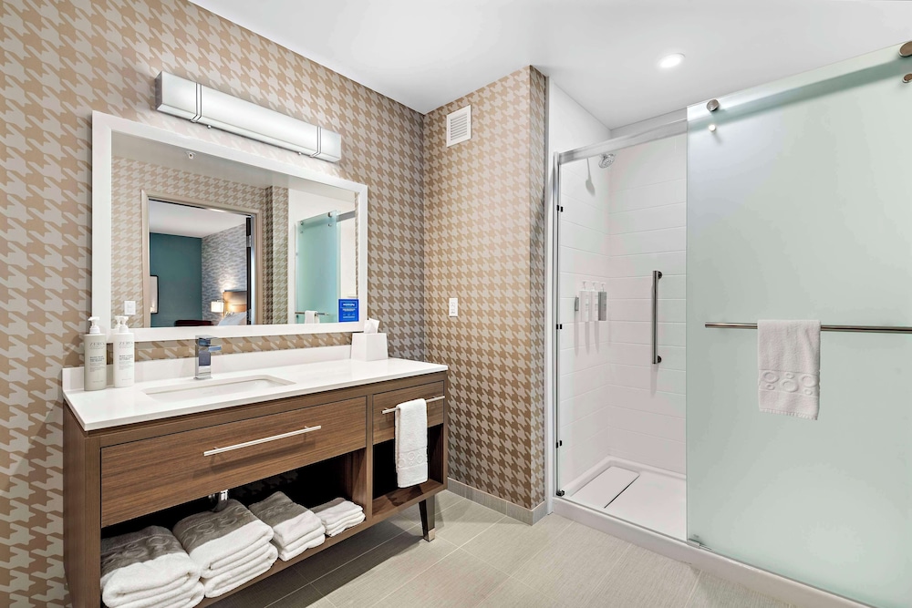 Suite, 1 Bedroom - Photo 3
